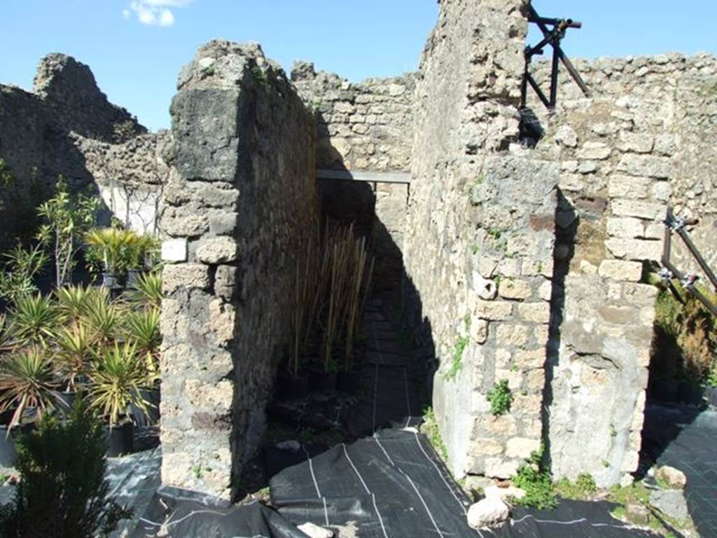 VIII.5.16 Pompeii.  March 2009.  Room 2, Corridor. Door to  Room 1, Large Triclinium on left.  Door to Room 3, Anteroom on right.
