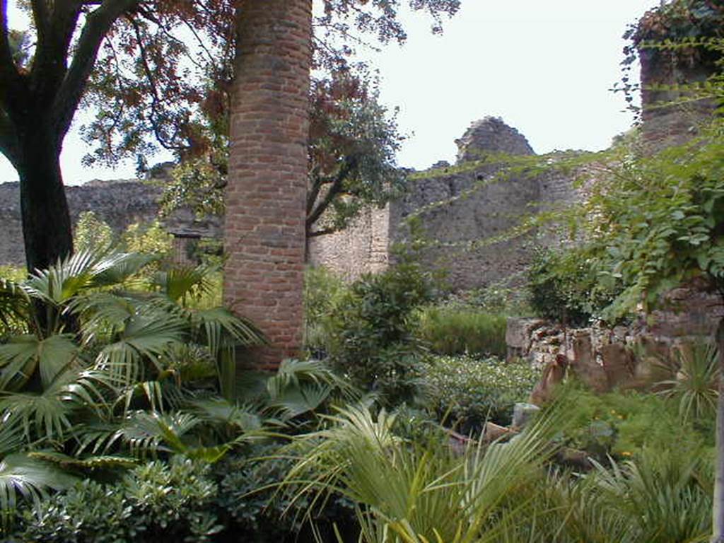 VIII.5.16 Pompeii. May 2006. North portico, looking south to doorway to VIII.5.38, and exedra, on right.
