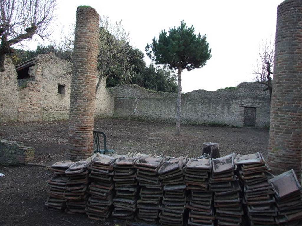 VIII.5.16 Pompeii. December 2006. North portico, looking south across garden area.