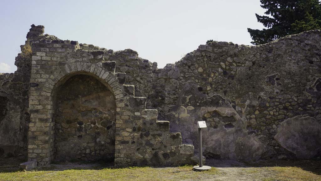 VIII.5.17 Pompeii. August 2021. Looking east to recess with stairs to upper floor. Photo courtesy of Robert Hanson.

