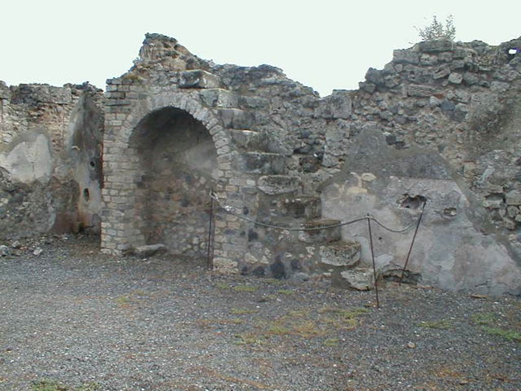 VIII.5.17 Pompeii. September 2004. Recess with stairs to upper floor.