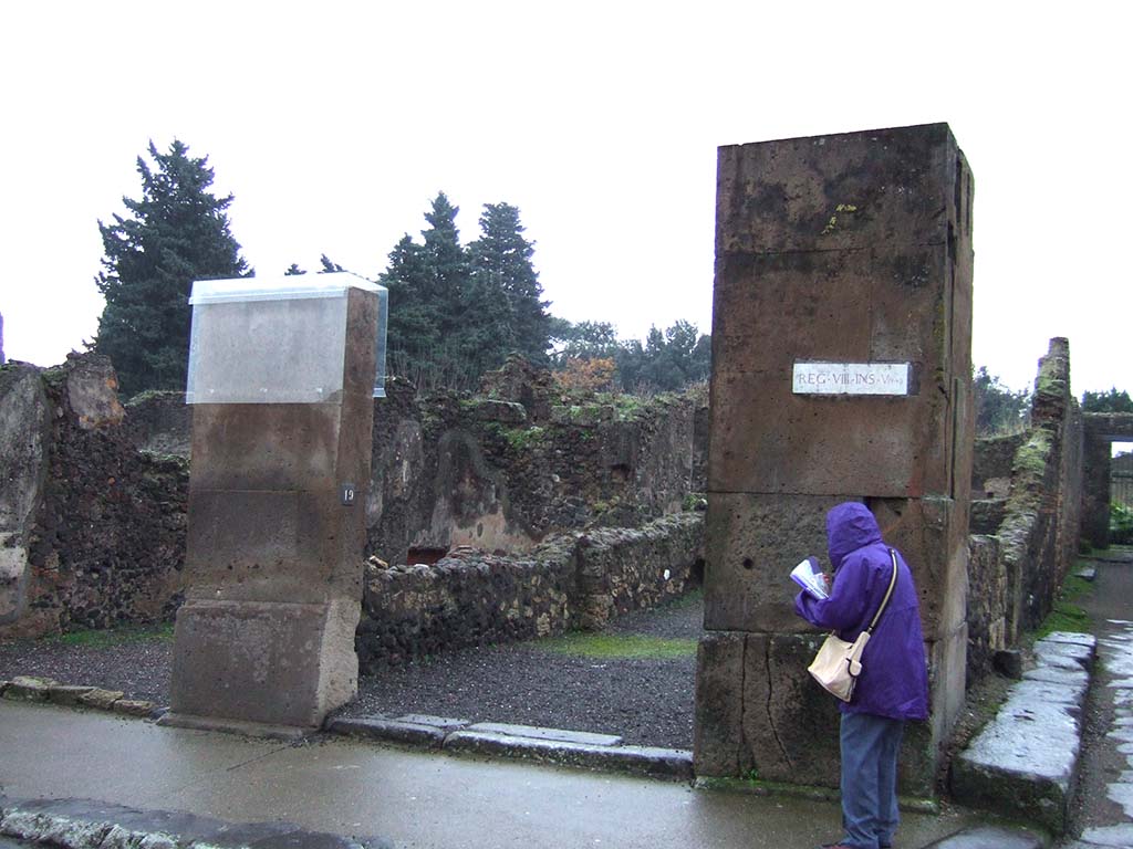 VIII.5.19 Pompeii. December 2005. Entrance.