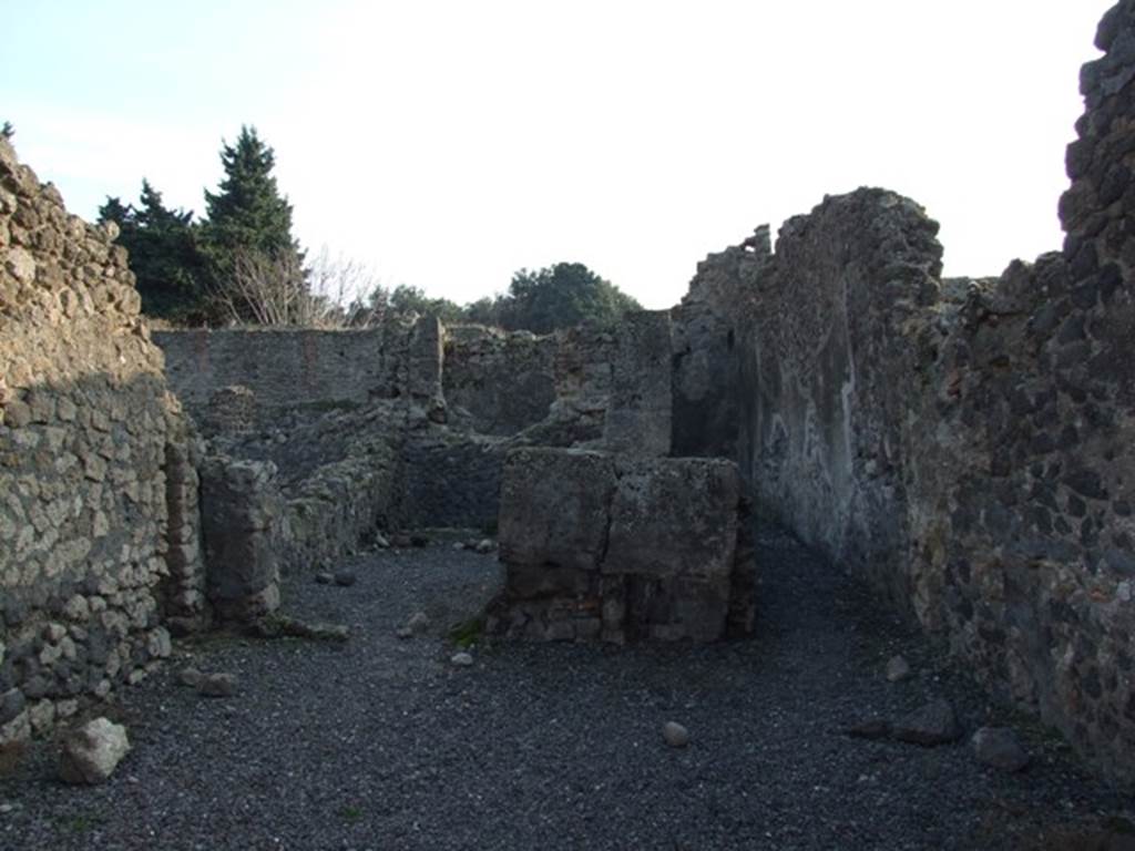 VIII.5.21 Pompeii.  Shop and room.  December 2007. Looking south across shop.