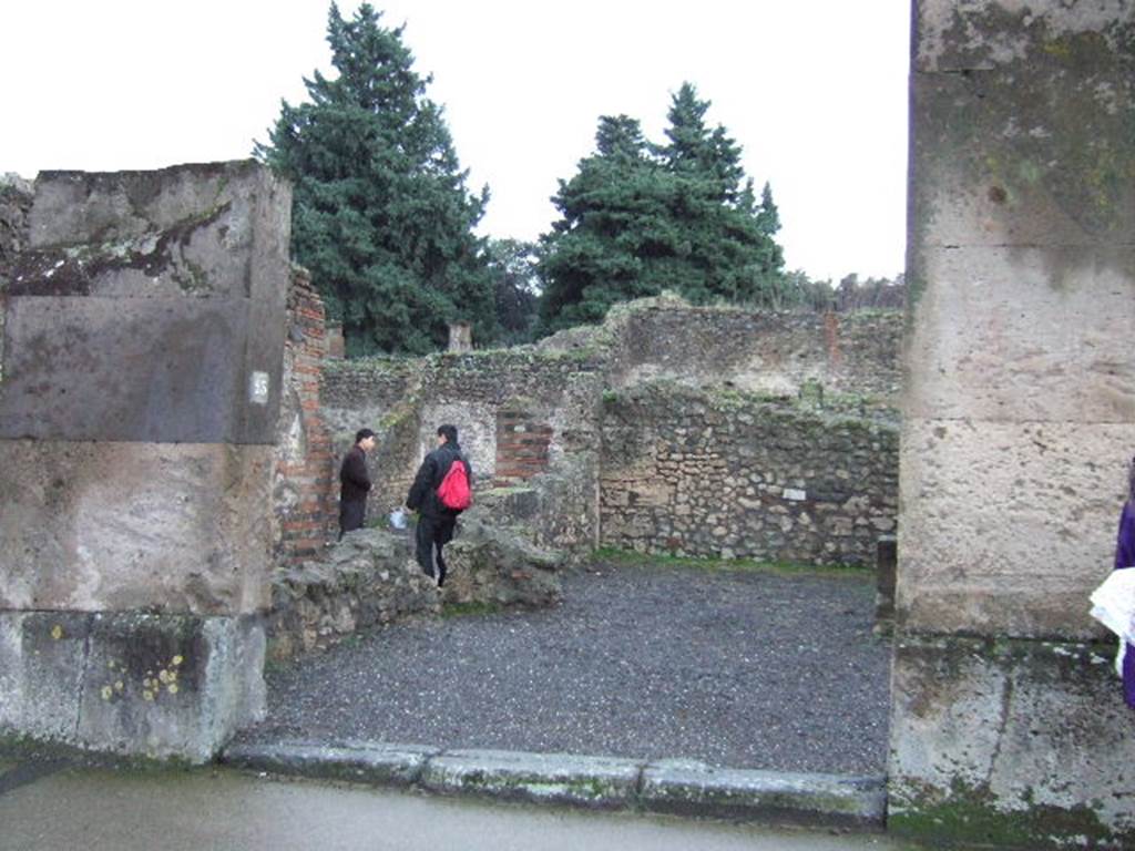 VIII.5.23 Pompeii. December 2005. Entrance, looking south across shop area. 