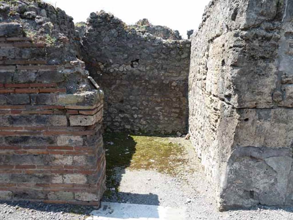 VIII.5.24 Pompeii. May 2010. Room 6, cubiculum. Looking west from atrium.