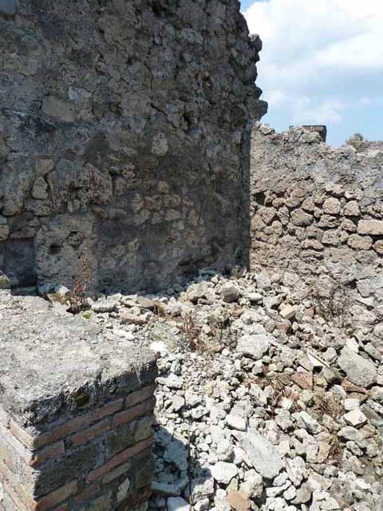 VIII.5.24 Pompeii. May 2010. Room 10, looking north-west.