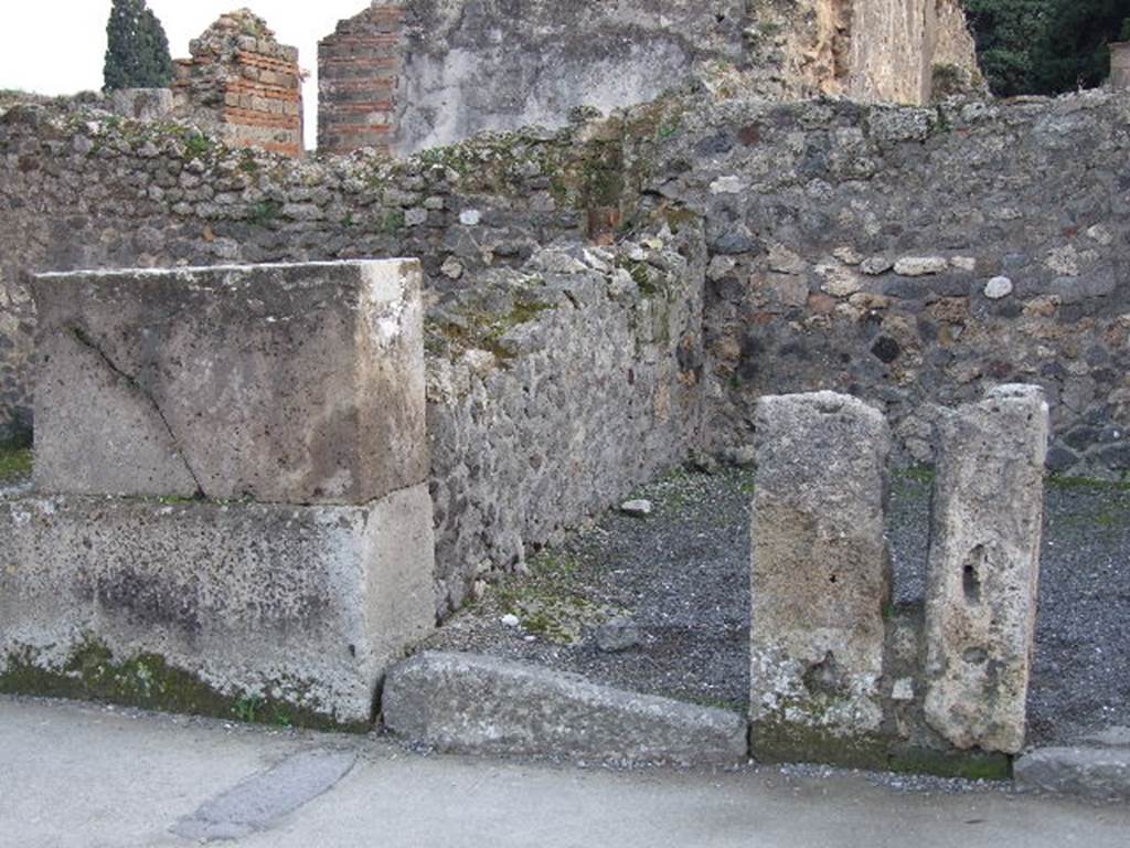 VIII.5.26 Pompeii. December 2006. Entrance to steps to upper floor.