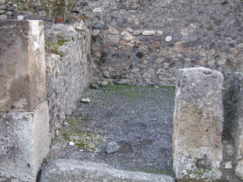 VIII.5.26 Pompeii. December 2006. Entrance, looking south.