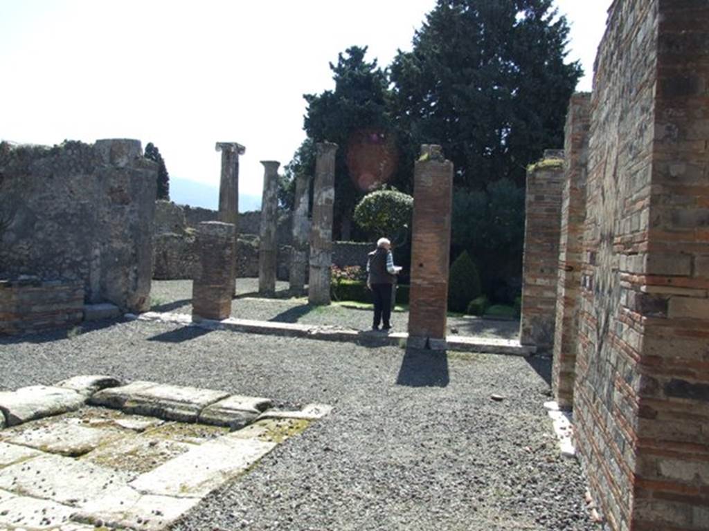 VIII.5.28 Pompeii.  March 2009. Room 1, Atrium, looking south through the three entrances to the Peristyle area.