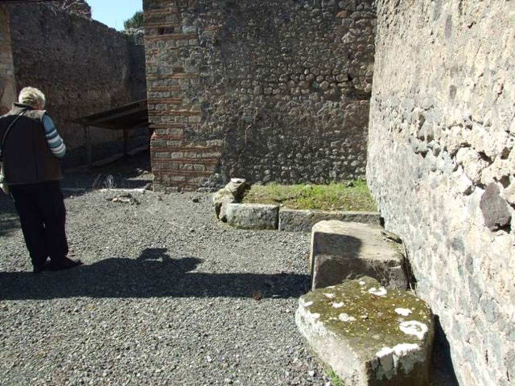 VIII.5.28 Pompeii.  March 2009.  North west corner of North Portico.