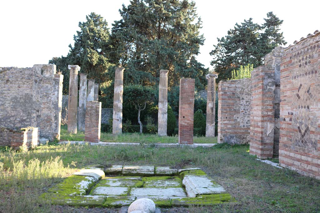 VIII.5.28 Pompeii. December 2018. Looking south across impluvium in atrium. Photo courtesy of Aude Durand.