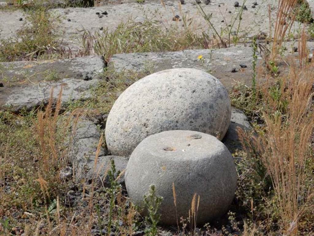 VIII.5.28 Pompeii. May 2017. Room 1, stone ball and weight in atrium. Photo courtesy of Buzz Ferebee.