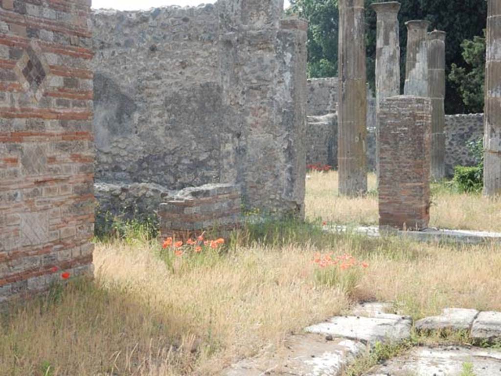 VIII.5.28 Pompeii. May 2017. Looking south-east across atrium. Photo courtesy of Buzz Ferebee.

