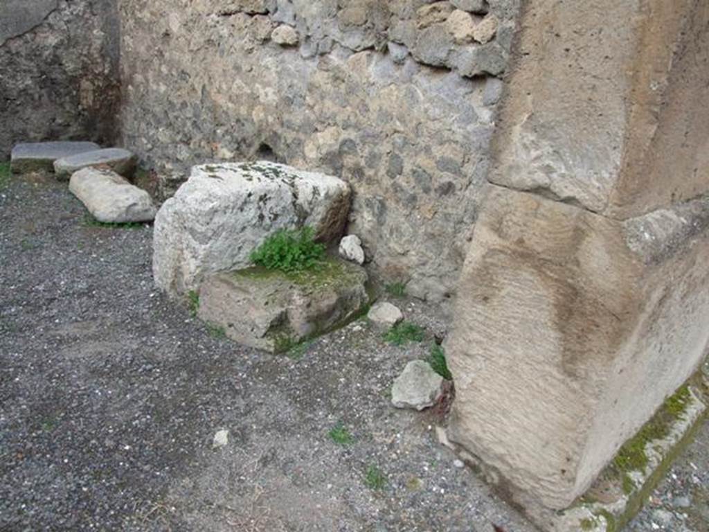 VIII.5.32 Pompeii. December 2007. Steps against north wall.