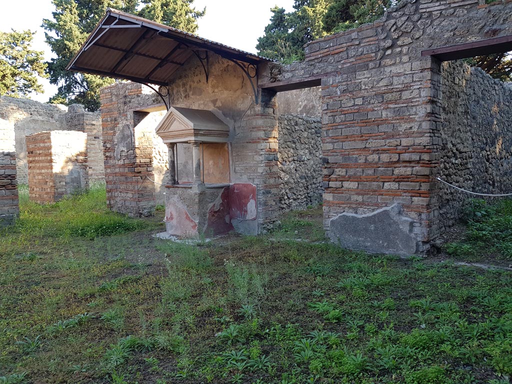 VIII.5.37 Pompeii. October 2022. Room 1, looking towards east side of atrium. Photo courtesy of Klaus Heese.