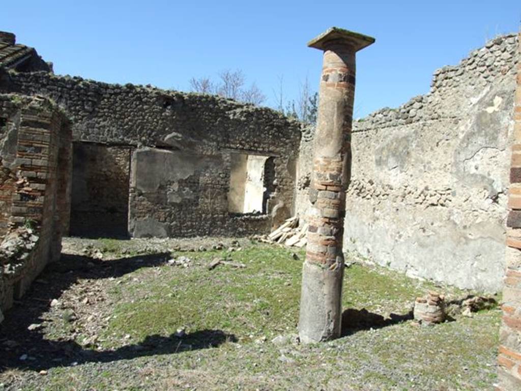 VIII.5.37 Pompeii.  March 2009.  Room 9. East Portico and Garden area. Looking west.