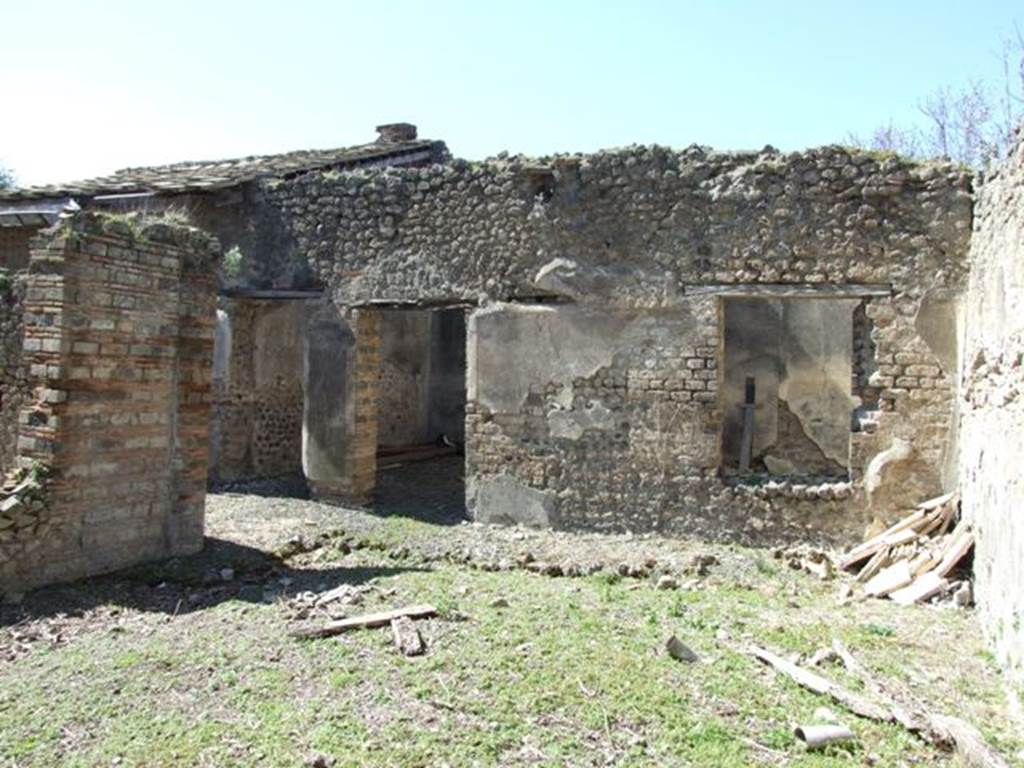 VIII.5.37 Pompeii.  March 2009.  Room 9, Garden area, looking west towards Rooms 11 and 12.