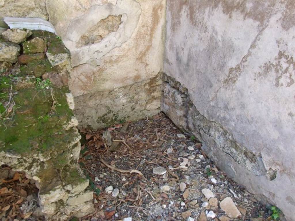 VIII.5.37 Pompeii. March 2009. Room 15, south-west corner of kitchen.