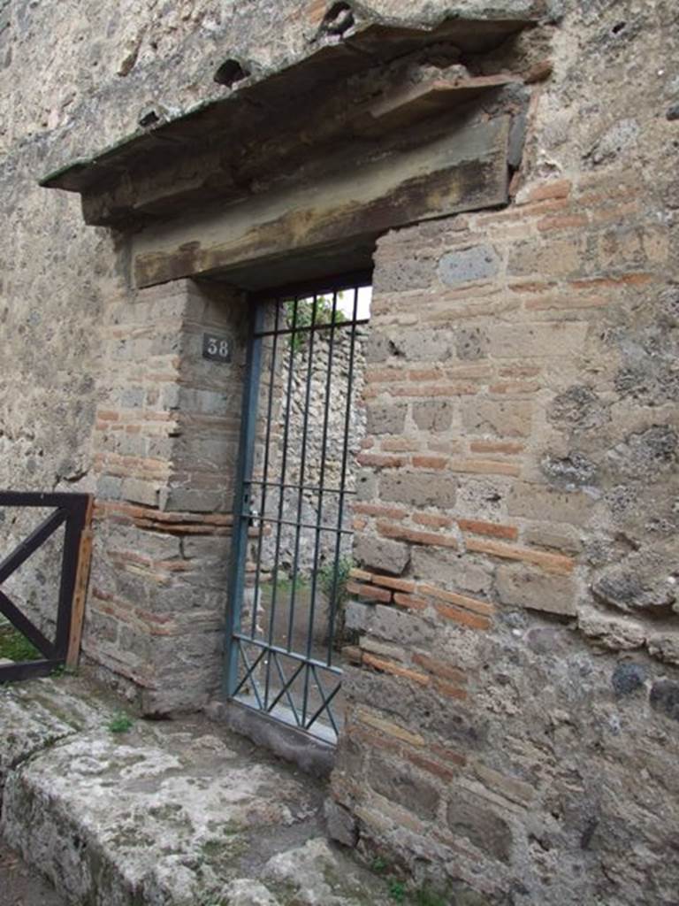 VIII.5.38 Pompeii.  December 2007.  Entrance.  