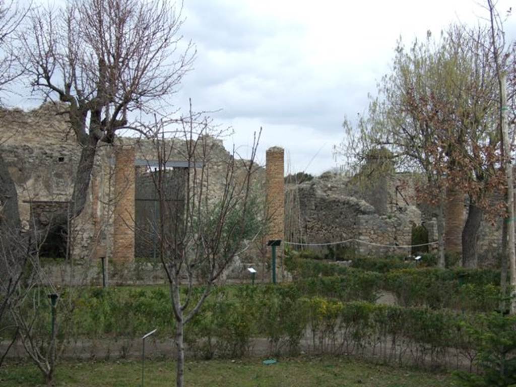 VIII.5.38 Pompeii. December 2007. Looking towards north portico and north-east corner.