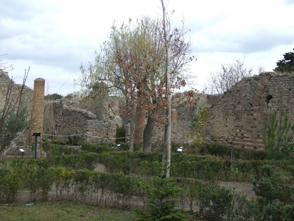 VIII.5.38 Pompeii.  December 2007.  North east corner.