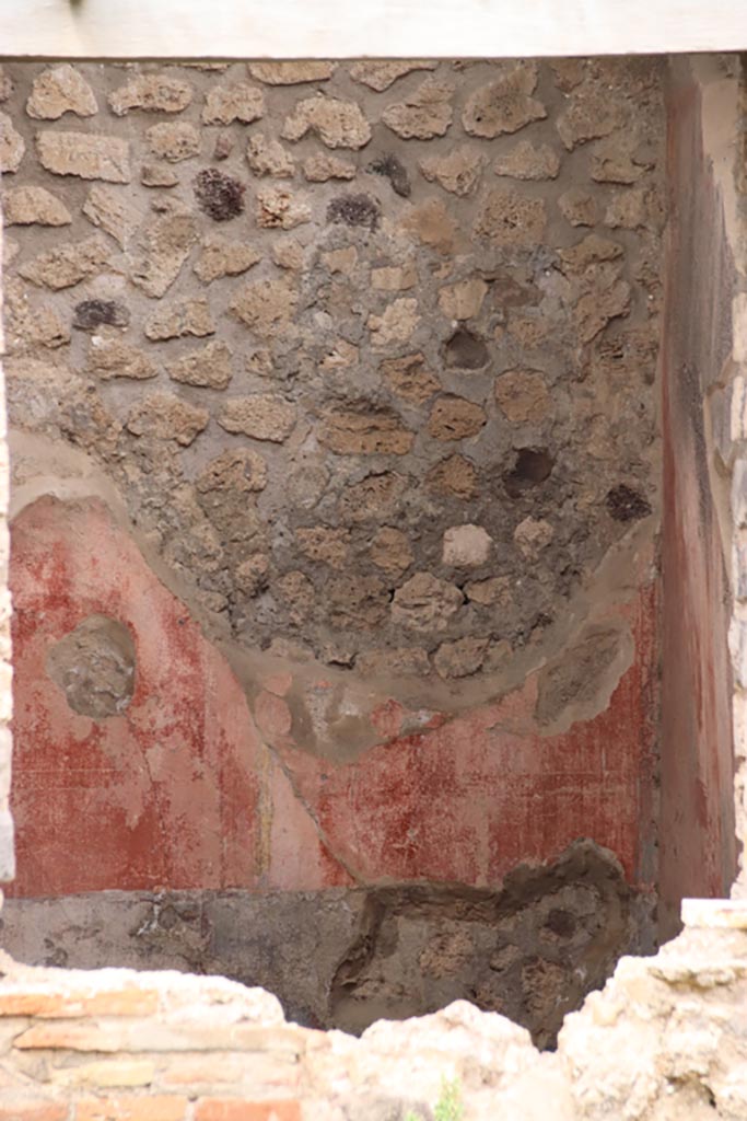 VIII.5.39 Pompeii. May 2024. 
Detail of remaining painted decoration on north wall, room 8. Photo courtesy of Klaus Heese. 
