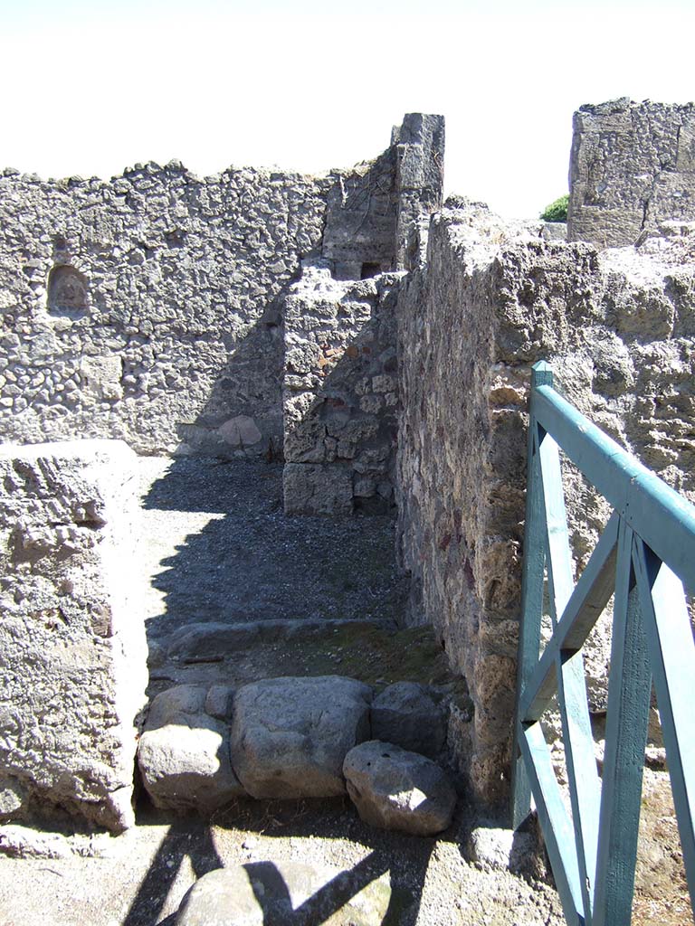 VIII.5.40 Pompeii. December 2007. Entrance doorway.