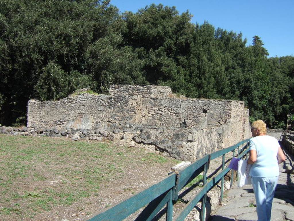 VIII.6.3 Pompeii. September 2005. Looking east.