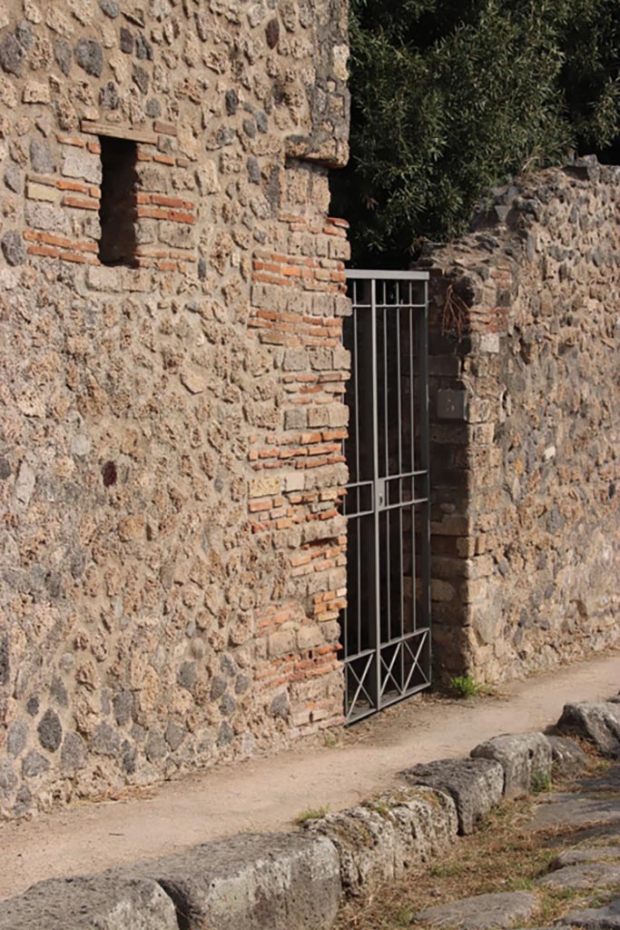 VIII.6.5 Pompeii. October 2023. Entrance doorway. Photo courtesy of Klaus Heese.

