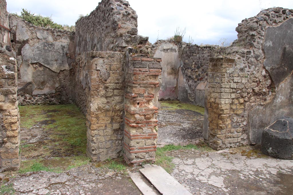 VIII.6.10 Pompeii. May 2024. 
Looking east towards doorways to room “o”, on left, and room “i”, on right. Photo courtesy of Klaus Heese

