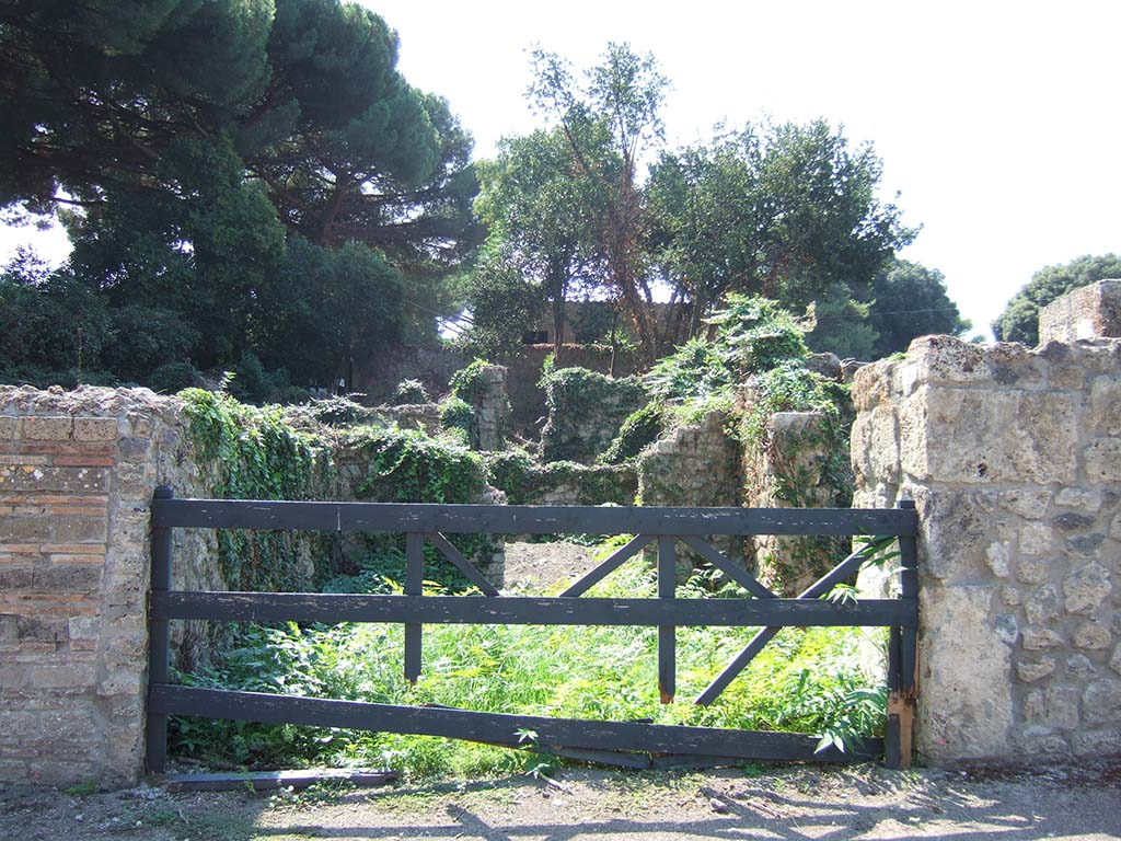 VIII.7.5 Pompeii. September 2005. Entrance.