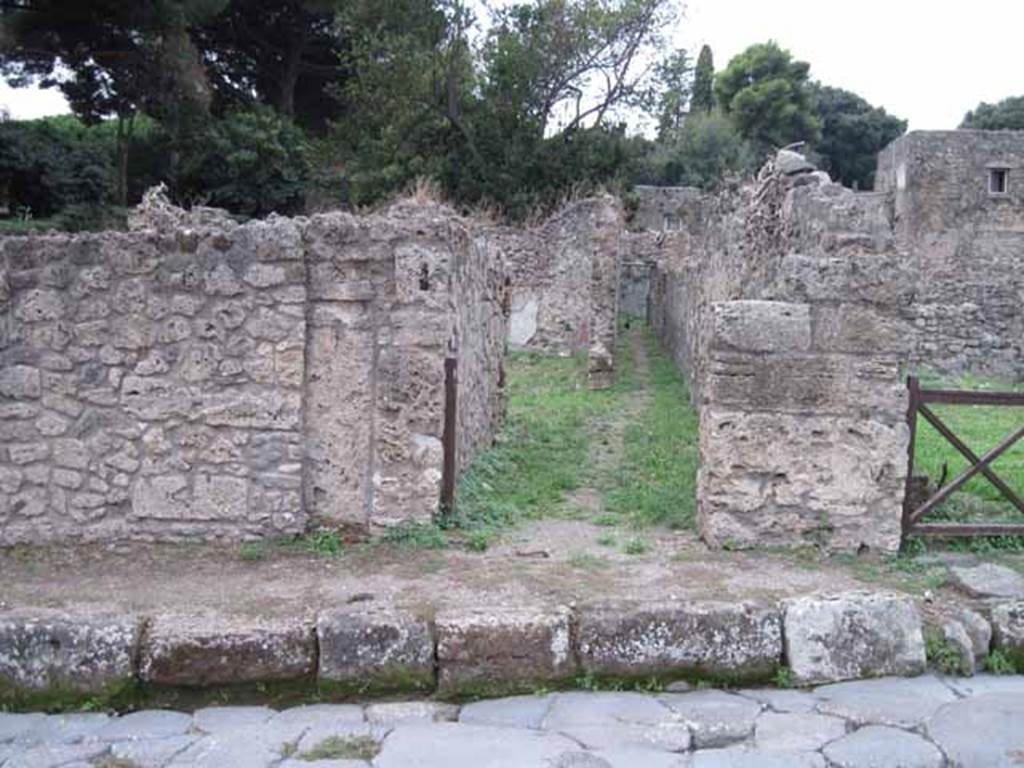 VIII.7.6 Pompeii. September 2010. Entrance. Looking west  from Via Stabiana. Photo courtesy of Drew Baker.
