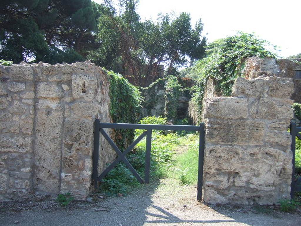 VIII.7.6 Pompeii.  September 2005. Entrance.