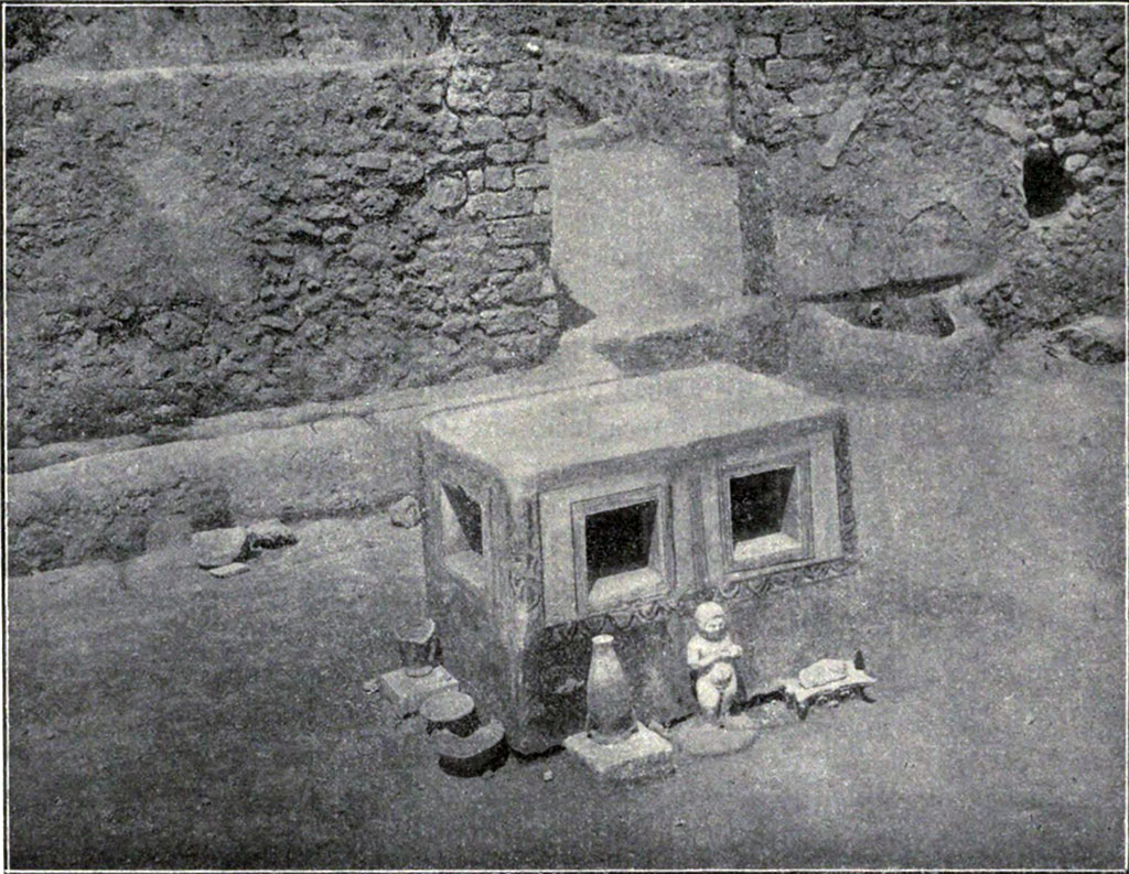VIII.7.10 Pompeii. 1910. Detail of unusual masonry table to north of triclinium, with amphora, statuette and other objects.
According to PARP: PS (2005), this table is now totally destroyed.
See PARP: PS 2005 season report http://www.fastionline.org/docs/FOLDER-it-2005-48.pdf . (p. 3)
See Notizie degli Scavi di Antichità, 1910, p. 265-7, fig. 6.
