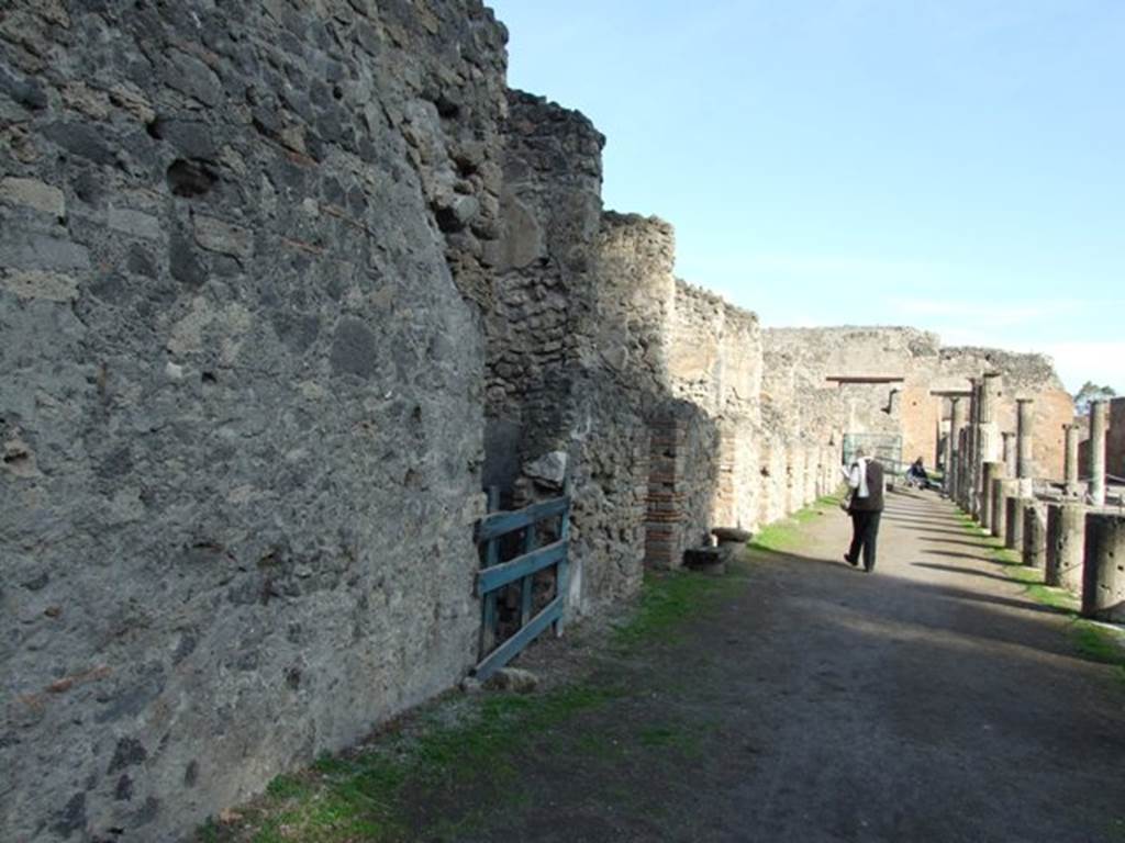 VIII.7.16 Pompeii.  December 2007. North side looking east.