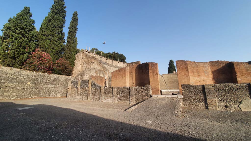 VIII.7.20 Pompeii. August 2021. Looking north-west from rear of stage.
Foto Annette Haug, ERC Grant 681269 DÉCOR.
