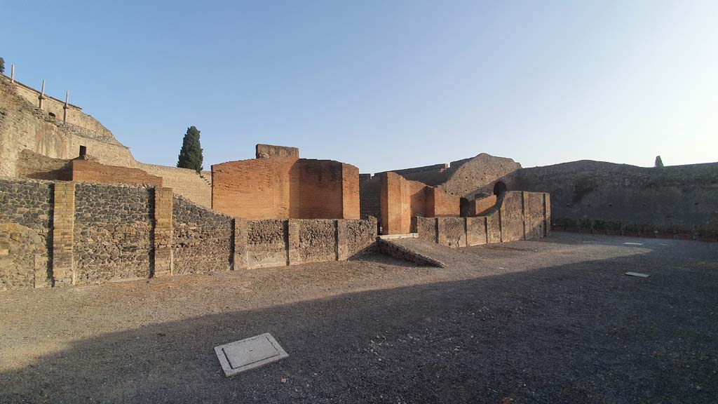 VIII.7.20 Pompeii. August 2021. Looking north-east from rear of stage towards East side.
Foto Annette Haug, ERC Grant 681269 DÉCOR.
