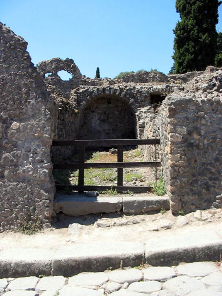 VIII.7.22 Pompeii. June 2007. Entrance doorway. Photo courtesy of Sera Baker.