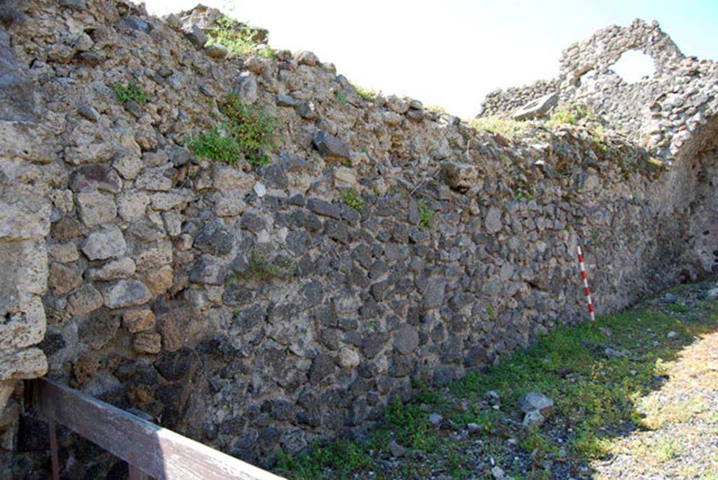 VIII.7.22 Pompeii. June 2009. South wall of entrance corridor, looking west. Photo courtesy of Sera Baker.