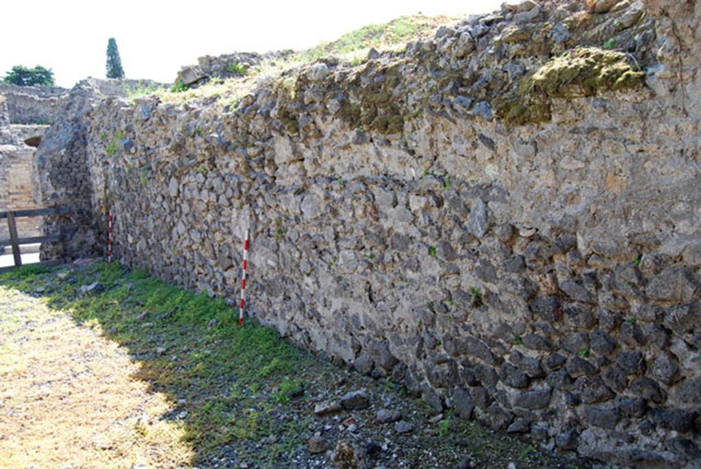 VIII.7.22 Pompeii. June 2009. South side of entrance corridor, looking east. Photo courtesy of Sera Baker.