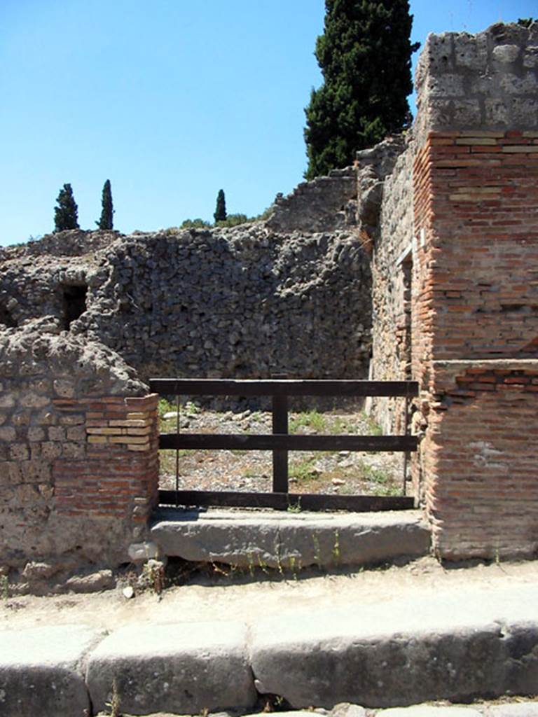 VIII.7.23 Pompeii. June 2007. Entrance doorway. Photo courtesy of Sera Baker.