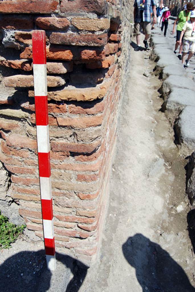 VIII.7.23 Pompeii. June 2009. Looking north along exterior of faade and pavement area on Via Stabiana. Photo courtesy of Sera Baker.