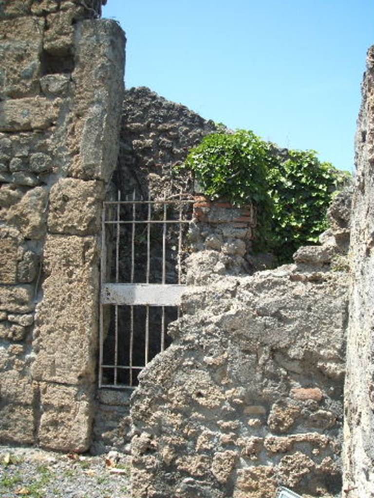 VIII.7.24 Pompeii.  May 2005. Doorway on north of entrance.