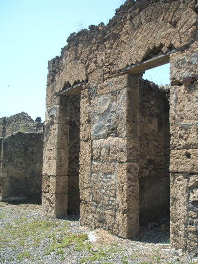 VIII.7.24 Pompeii. May 2005. Doorways on north side of atrium.