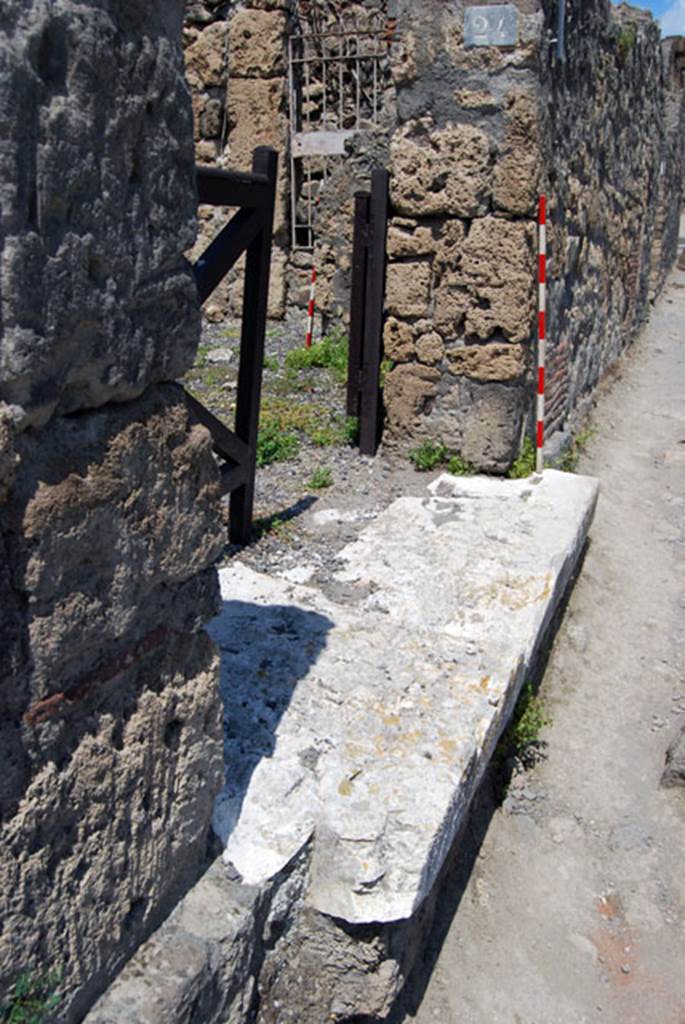 VIII.7.24 Pompeii. June 2009. Looking north along entrance threshold. Photo courtesy of Sera Baker.
