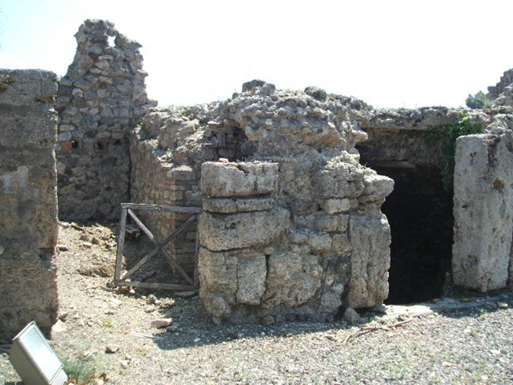 VIII.7.24 Pompeii.  May 2005. Doorways to Rooms on south side of atrium.