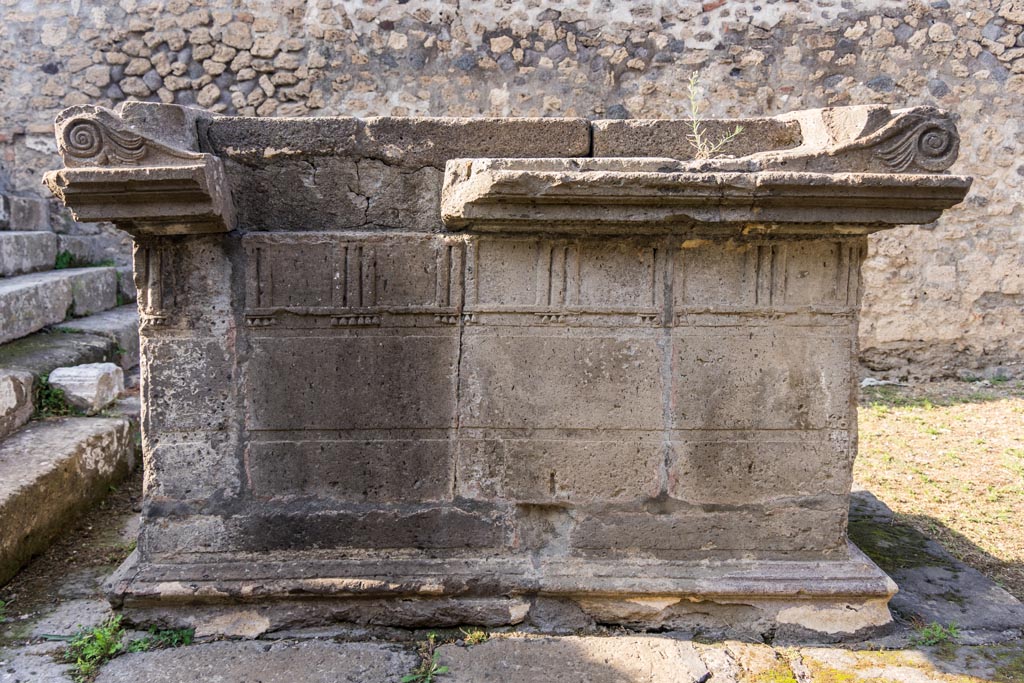 VIII.7.25 Pompeii. October 2023. South side of altar. Photo courtesy of Johannes Eber.