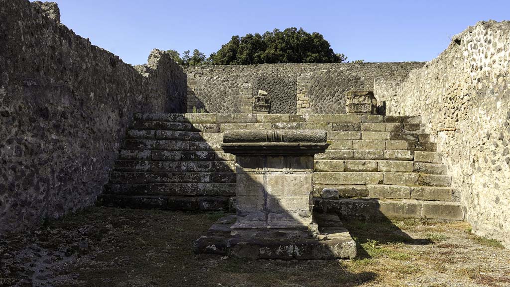 VIII.7.25 Pompeii. August 2021. Looking west from entrance doorway. Photo courtesy of Robert Hanson.