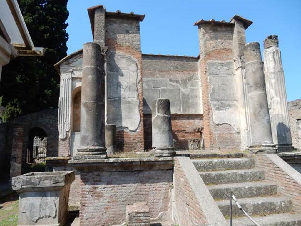 VIII.7.28, Pompeii. May 2015. Looking west to temple steps leading to cella. Photo courtesy of Buzz Ferebee.
