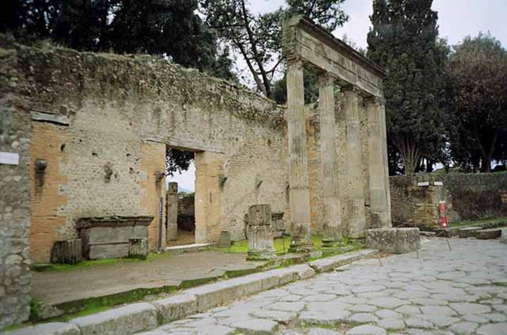 VIII.7.30 Pompeii. May 2010. Entrance to Triangular Forum from Via del Tempio d’Iside. Photo courtesy of Rick Bauer.